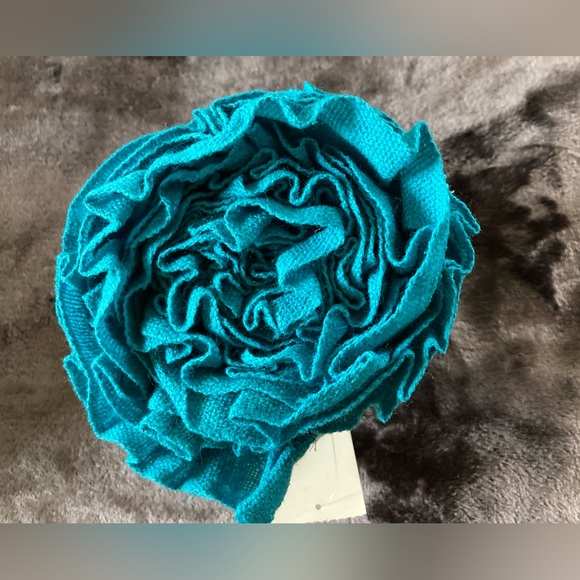 New! 2 Coldwater Creek Spring fashion scarfs wrapped up to look like flowers 🌺 - Picture 3 of 4